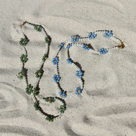 Blue and green daisy chain