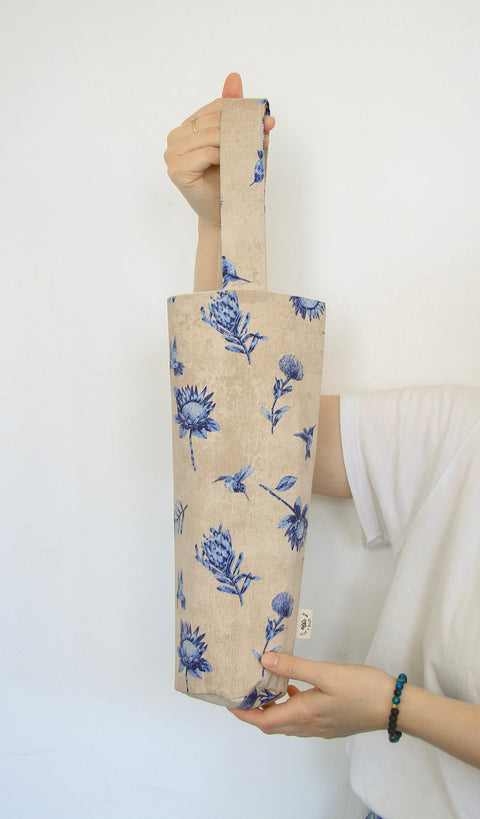 blue and beige protea wine bag